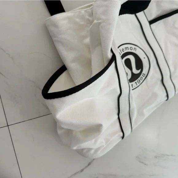 Lululemon Tote Bag 20L - Picture 2 of 4
